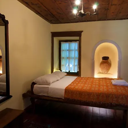 Vergoula's Mansion بيت ضيافة كاستوريا