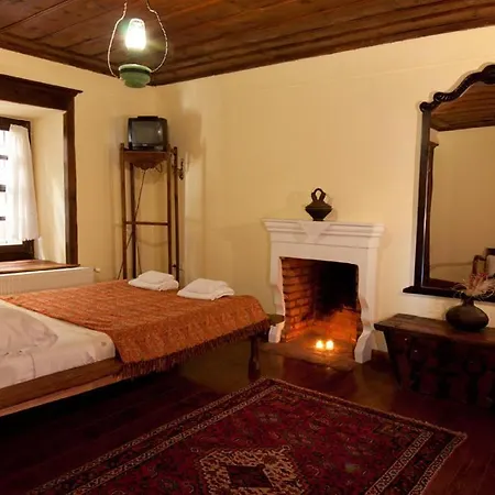 بيت ضيافة Vergoula's Mansion كاستوريا