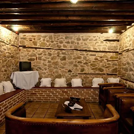 بيت ضيافة Vergoula's Mansion كاستوريا